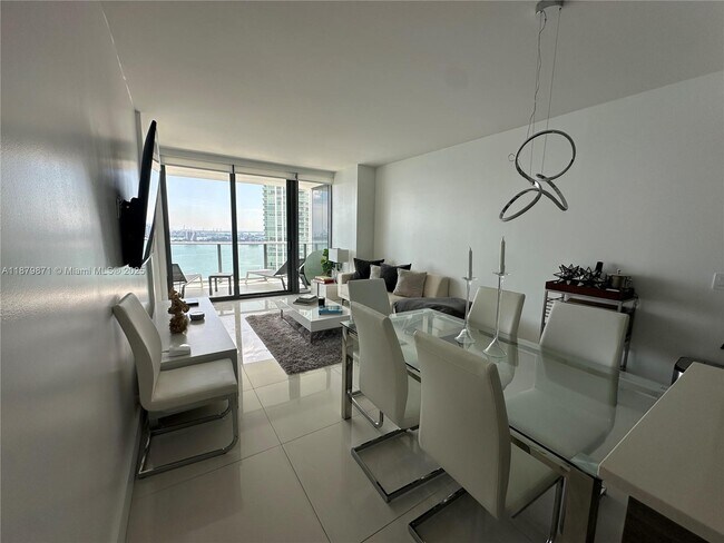 Foto del edificio - 650 NE 32nd St