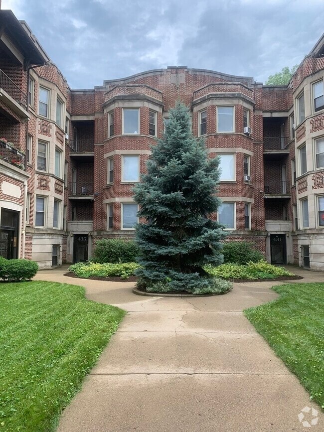 Building Photo - 437 E Oakwood Blvd