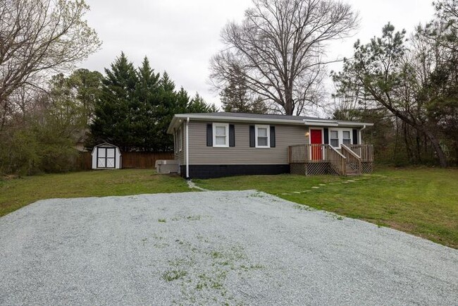 Building Photo - Cozy 3 Bedroom Home in Quiet Hillsborough ...