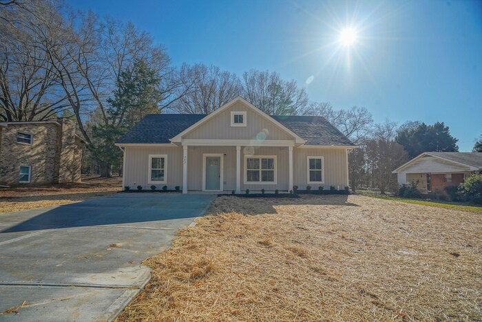 Primary Photo - 242 Acorn Acres Rd