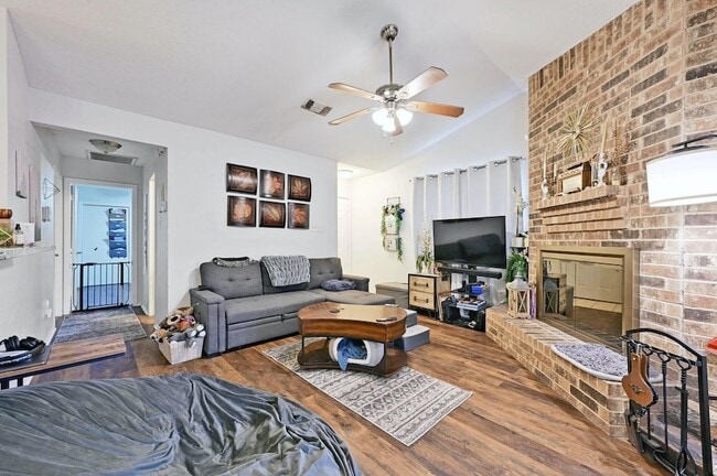 Foto del edificio - 2503 Howellwood Wy