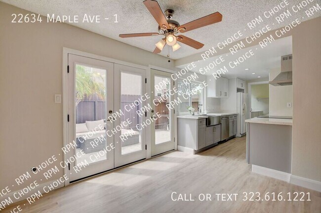 Building Photo - 3bd/2ba Townhouse Style Condo, Laundry, Ya...