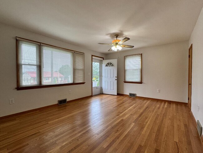 Foto del edificio - 321 Sharon Ln