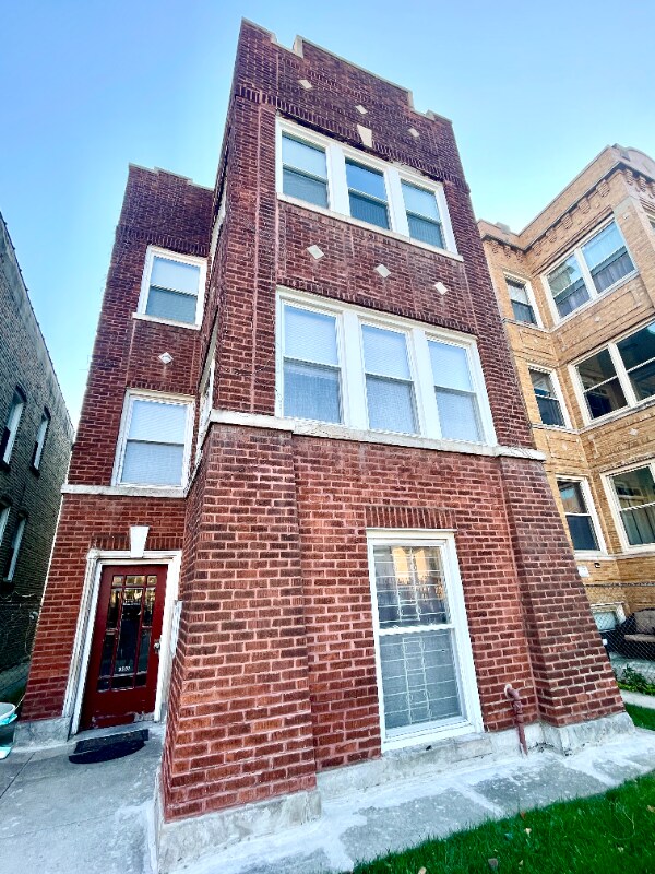3237 W Thomas St Unit 2, Chicago, IL 60651 Condo for Rent in Chicago