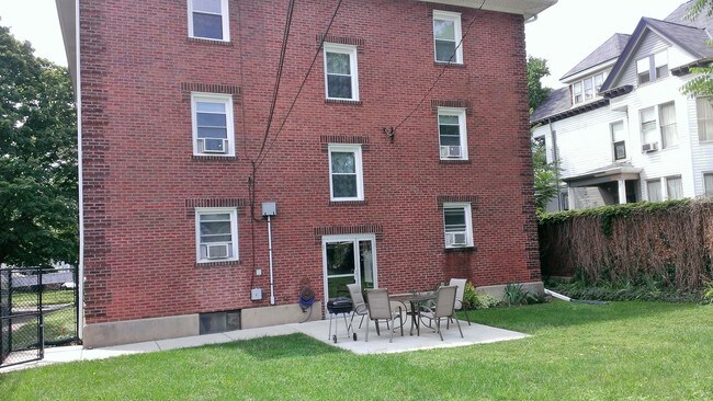 Building Photo - 450 Macon St