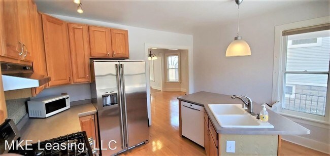 Building Photo - 3 br, 1.5 bath House - 3340 N Cambridge Ave