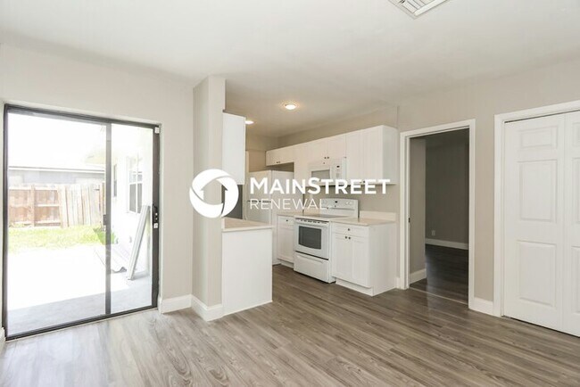 Foto del edificio - 4 Bedroom Pet-Friendly Home in Lauderhill, FL with Main Street Renewal