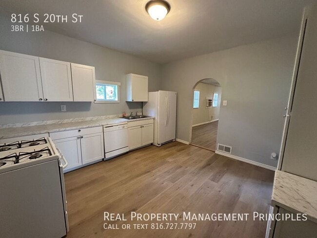Building Photo - Completely renovated, 3 Bedroom, 1 House!!