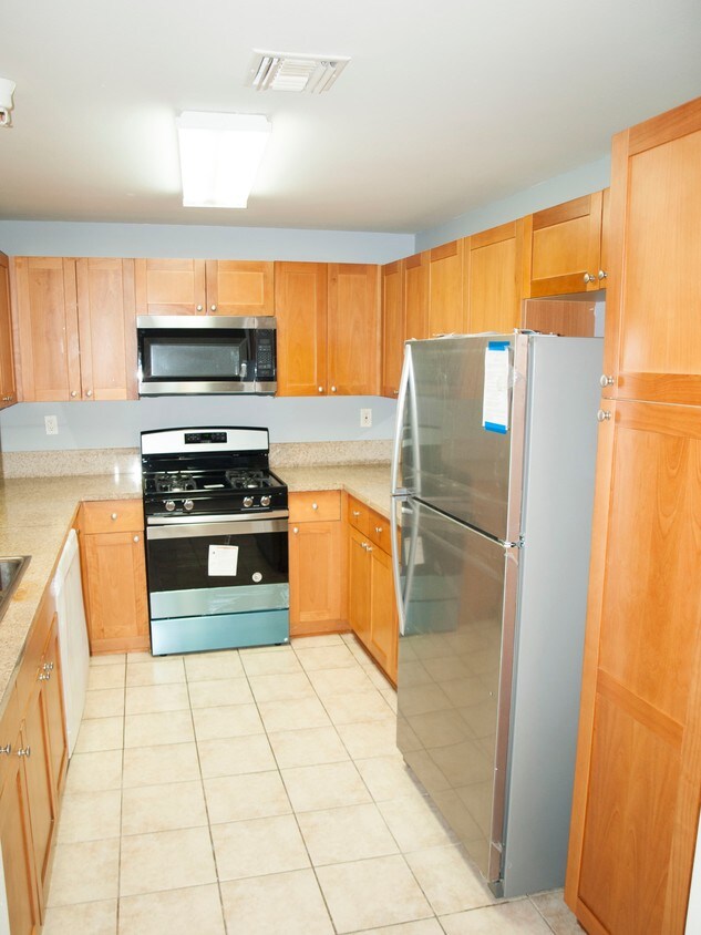 Primary Photo - 7551 Jordan Ave
