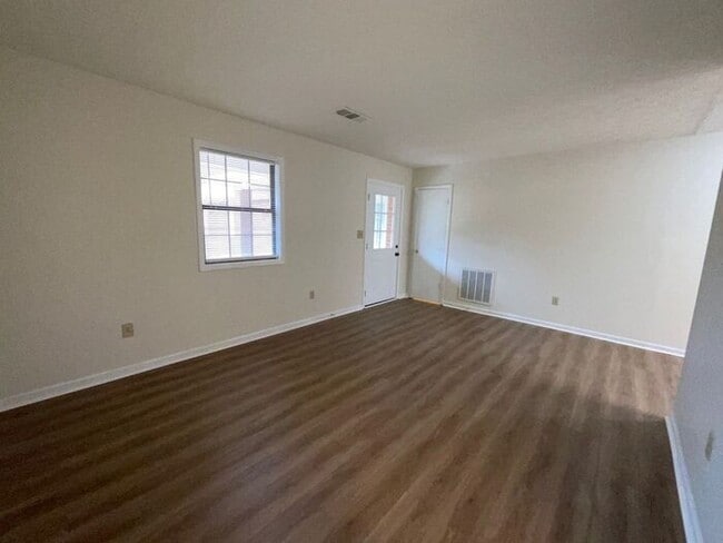 Foto del edificio - 255 Handley Ct