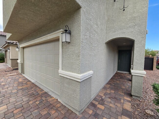 Foto del edificio - 5 Bedroom, Newer Home near 215/Russell