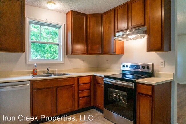 Building Photo - 2 br, 1 bath House - 118 Savannah Woods Court