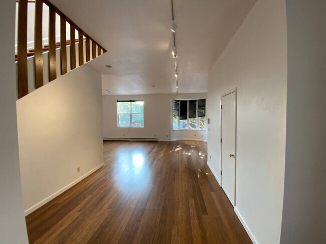 Building Photo - 1762 Dolores St