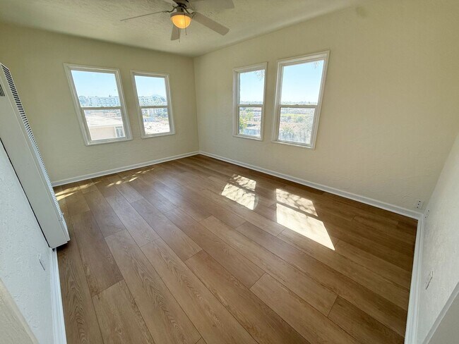 Foto del edificio - 1 Bed/1 Bath Upper Level Condo For Rent in Colina Del Sol!