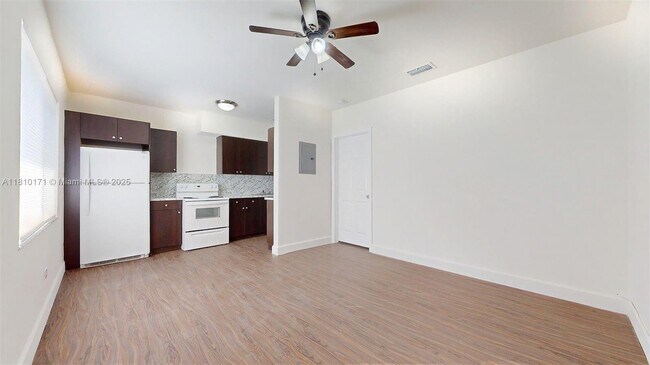 Foto del edificio - 74 W 15th St