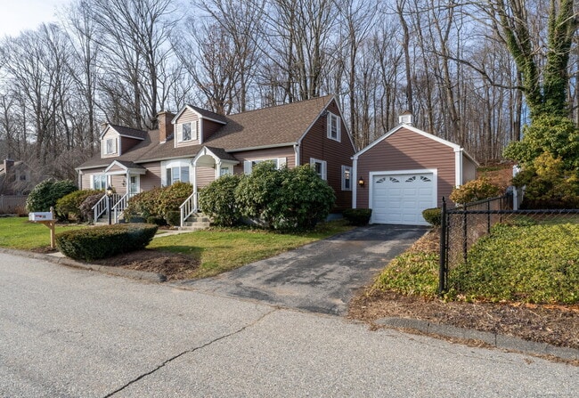 Building Photo - 10 Woodland Ter 1