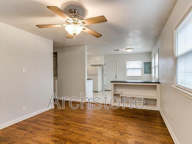 Building Photo - 630 Villa Dr