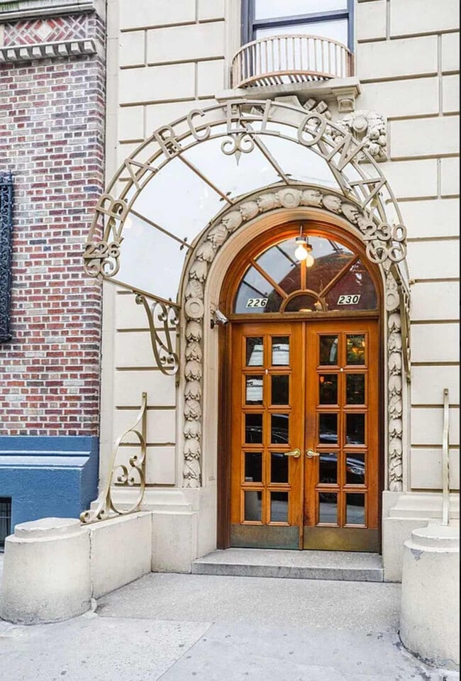 Building Photo - 226 W 97th St