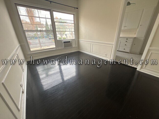 Building Photo - 00590RO