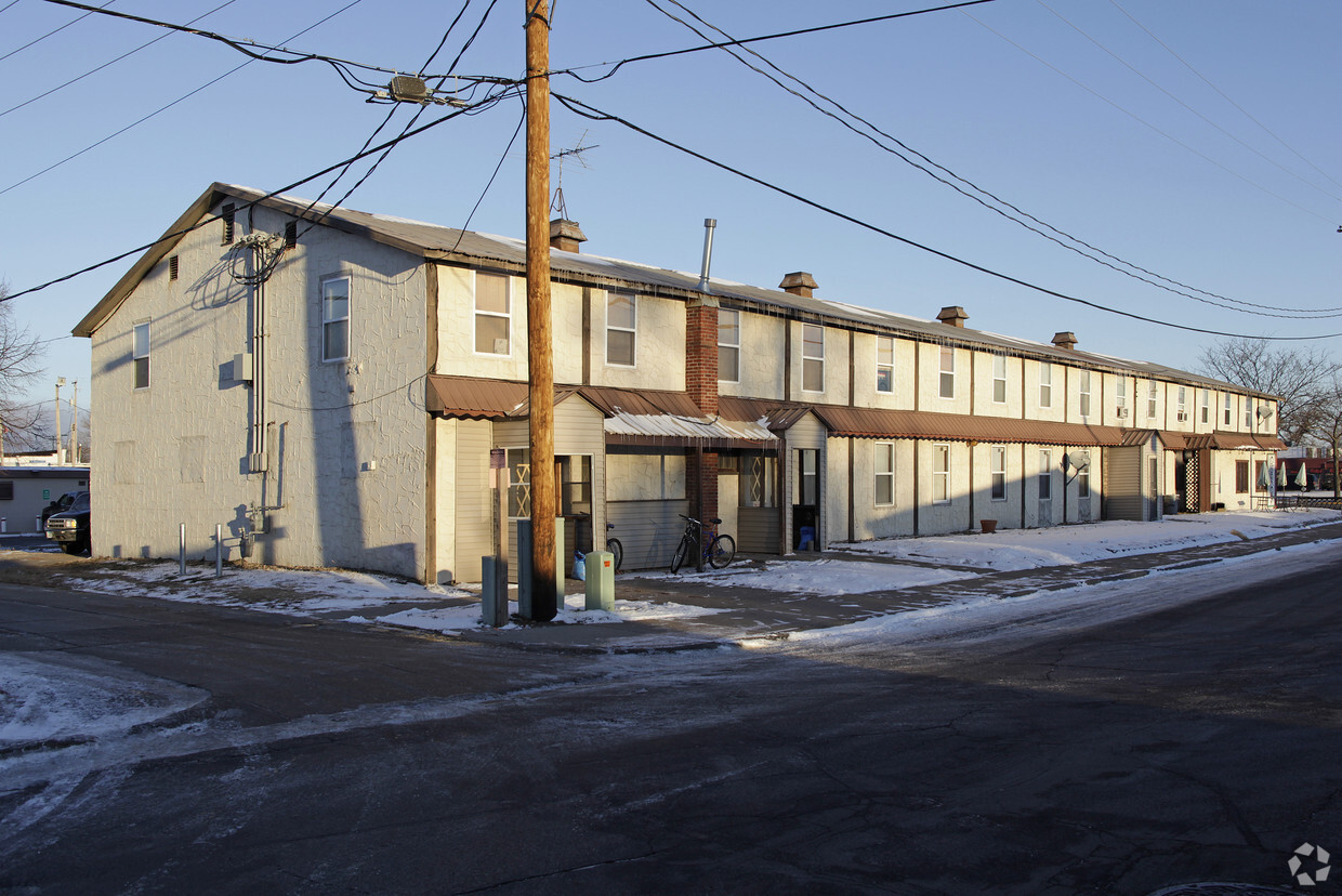 Primary Photo - 154 E Broadway St