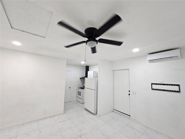 Building Photo - 320 Buttonwood Dr