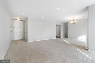 Building Photo - 10239 Prince Pl