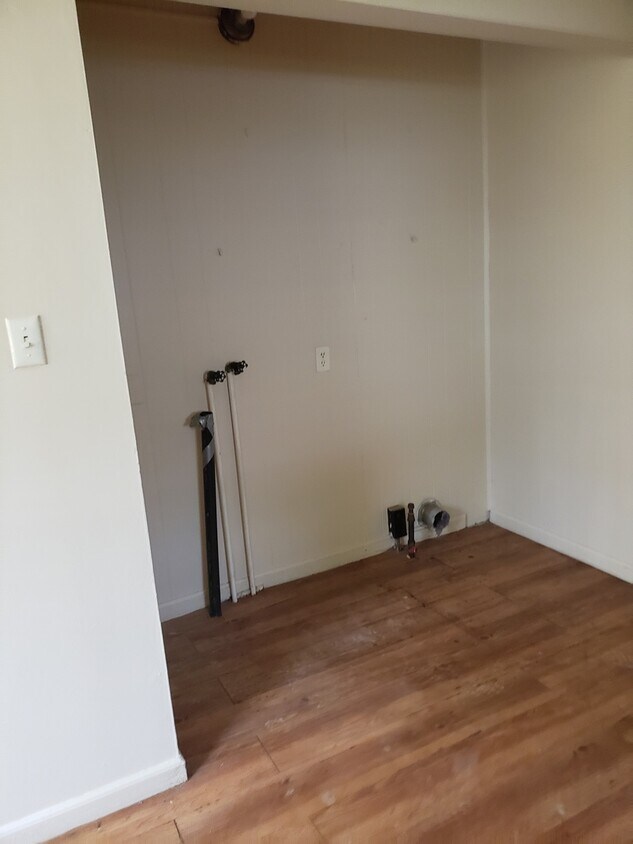 Primary Photo - 1 bed with washer dryer hook up