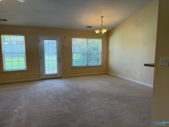 Foto del edificio - 128 Clover Ridge Dr