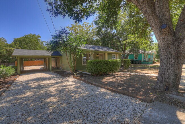 Foto del edificio - 1017 W Martin Luther King Dr