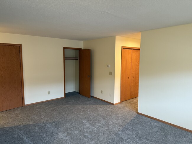 Building Photo - Aquila Apartments