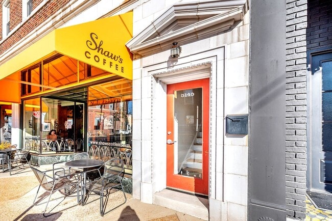 Building Photo - OPPORTUNITY KNOCKS 3 BED 1 BATH 1,400 SF ± Apartment in The Hill — Private Patio, Hardwood Floors...