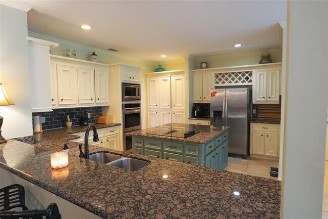 Foto del edificio - 1714 7 Maples Dr