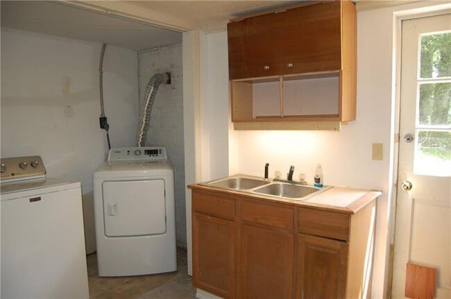Building Photo - 649 Kenilworth Cir