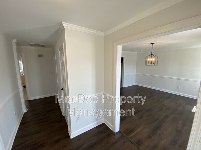 Foto del edificio - 219 Butternut Dr