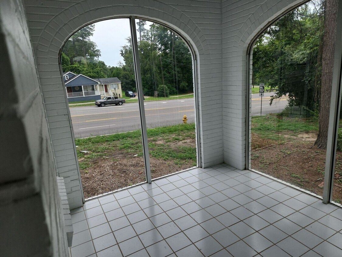 Foto principal - Completely Remodeled Cottage style home fo...