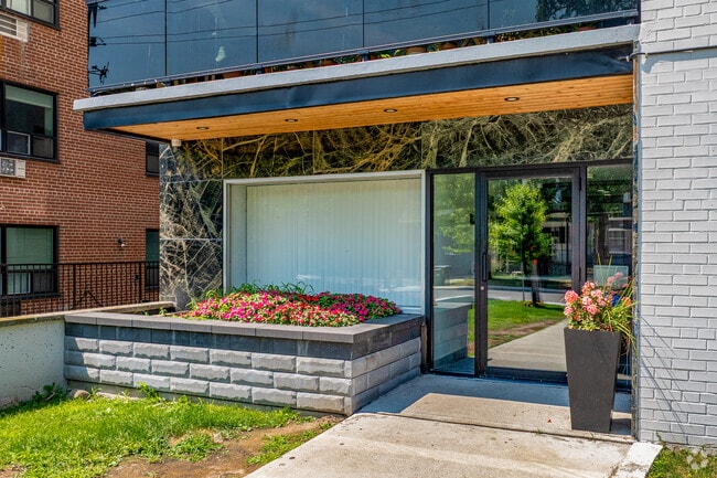 Entrance - 82 Warren Road
