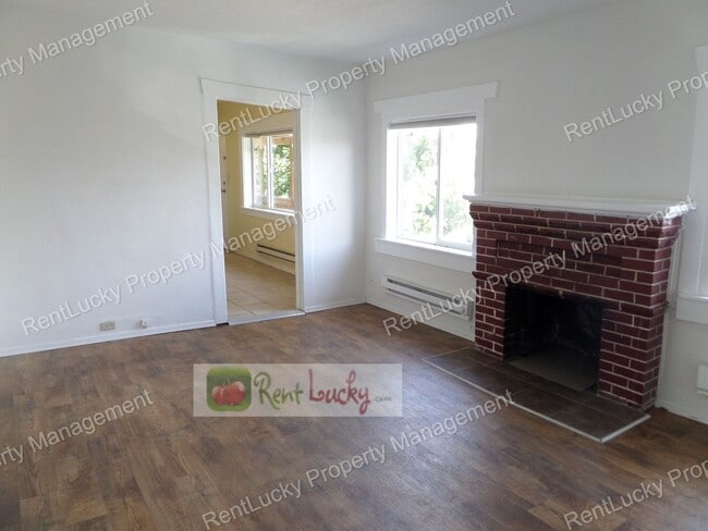Building Photo - 6523 35th Ave SW