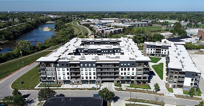 Foto del edificio - Vanguard at 16 Tech