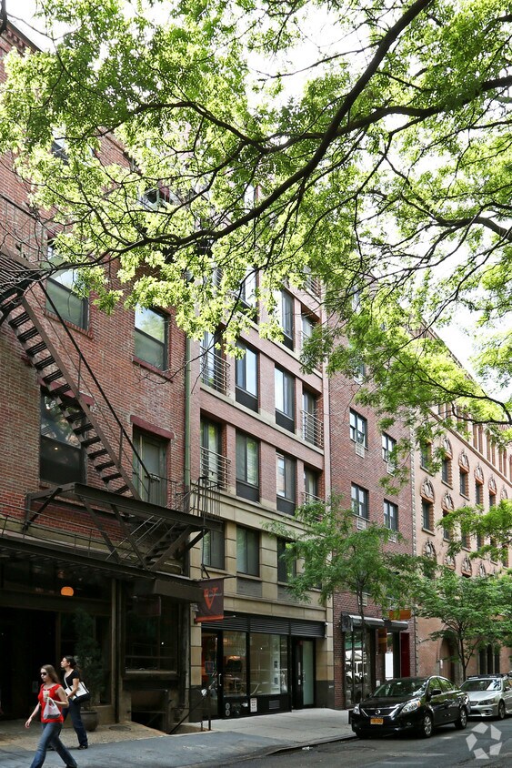 Primary Photo - 192 Elizabeth St