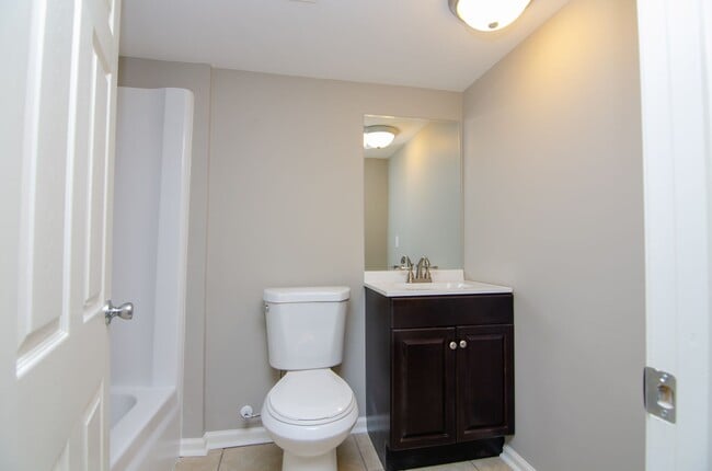 Building Photo - Wonderful home in Fairview