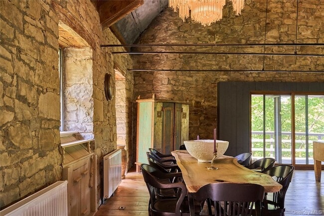 Building Photo - 1883 NY-213