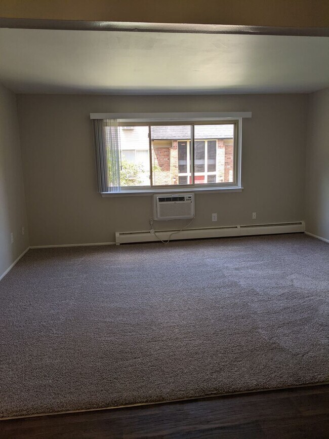 Building Photo - Charming 1 Bedroom/1 Bath near Downtown Rochester!