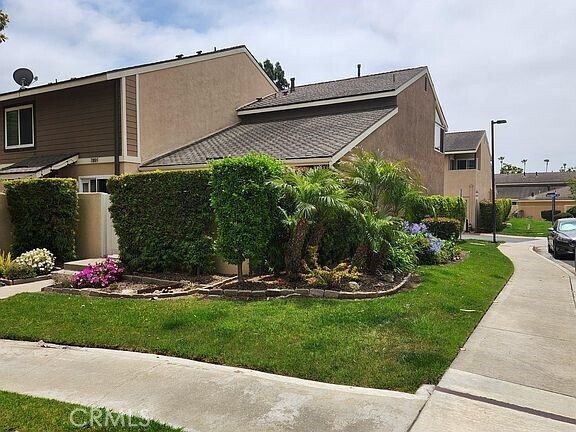 Primary Photo - 7887 Rainbow Cir