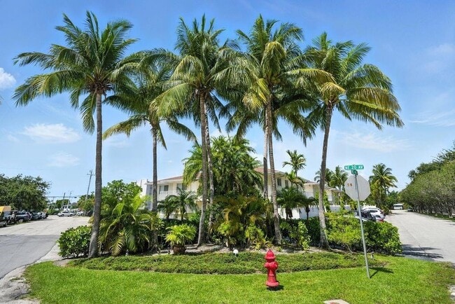 Foto del edificio - 1848 NE 46th St