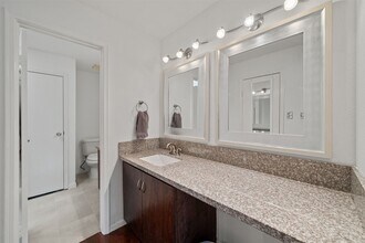 Building Photo - 9850 Pagewood Ln