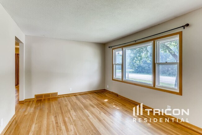 Foto del edificio - 16358 Crosstown Blvd NW
