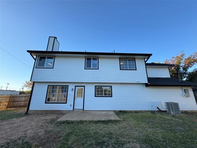 Foto del edificio - 1905 Hollow Tree Blvd