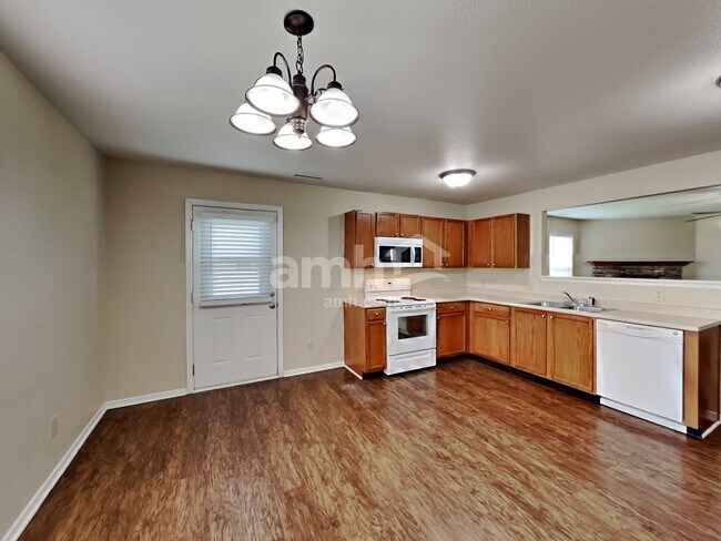 Foto del edificio - 8465 Wanda Lake Dr