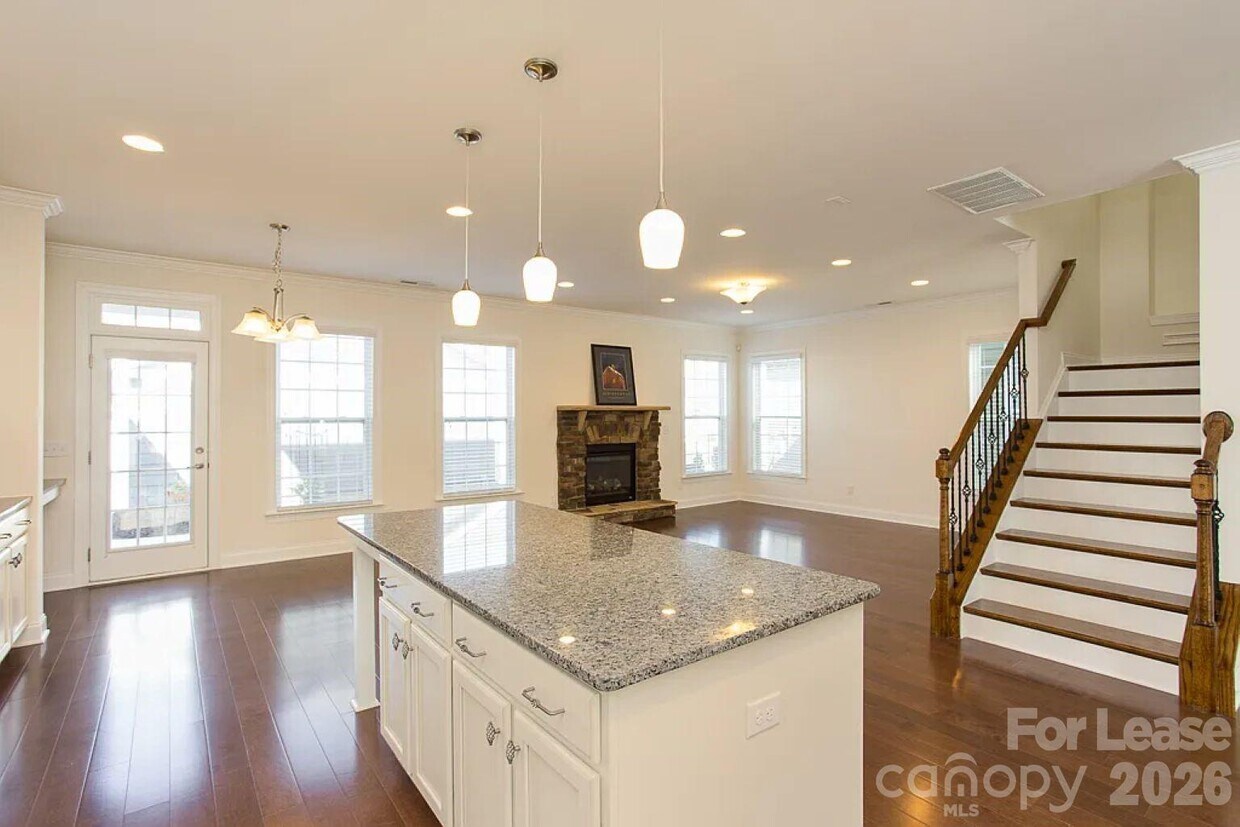 Building Photo - 10524 Royal Winchester Dr