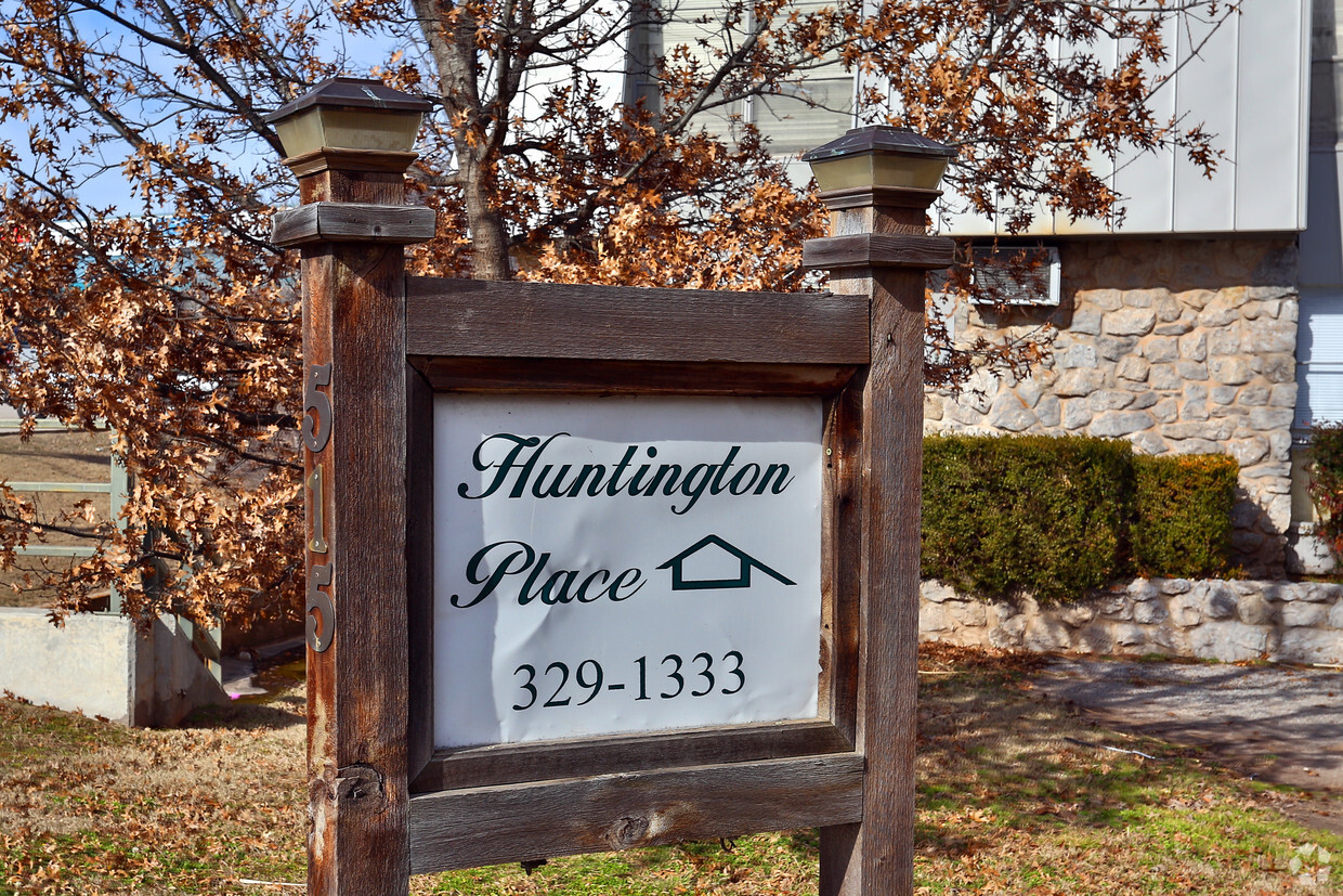 Primary Photo - Huntington Place Apartments